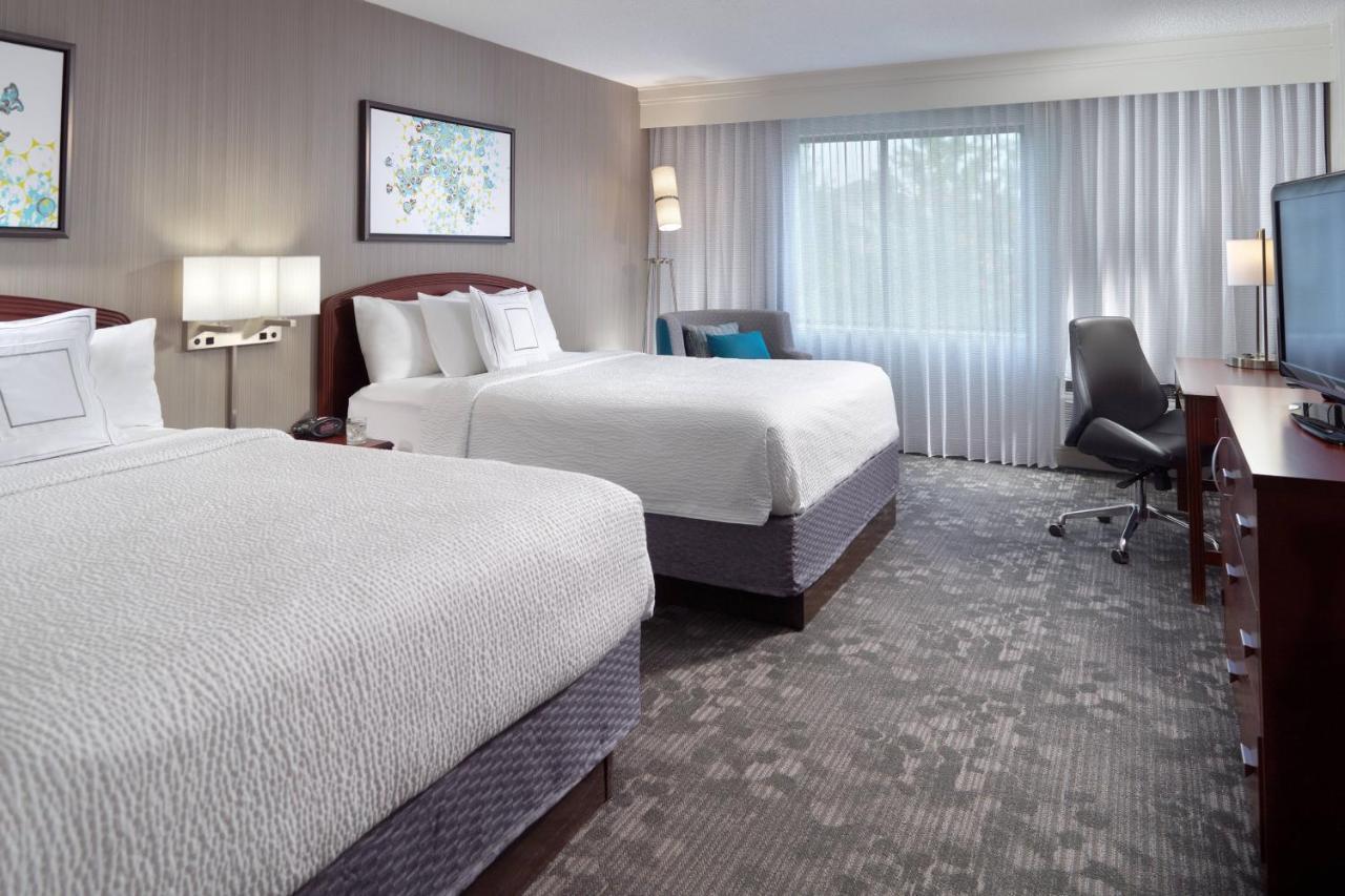 Courtyard By Marriott Atlanta Alpharetta Hotel Exterior photo